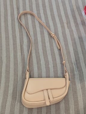Women’s Neutral Tan Crossbody Bag - Minimal Saddle Style